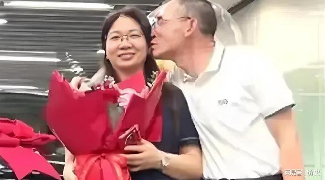 再沉默为谢妈发声说出实情网友坐不住了爱游戏app入口回应了！谢浩男妹妹不(图5)