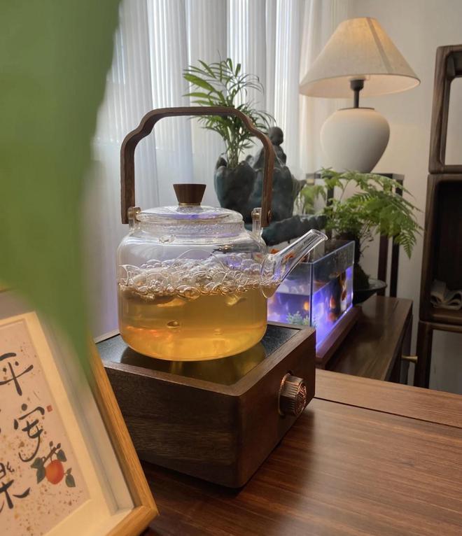 一个阳台小茶室就让无数人效仿太实用了爱游戏网站入口福建一女子的家火了光(图2)